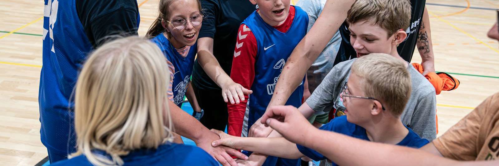 Basketball med Wild Rabbits - fælles time out